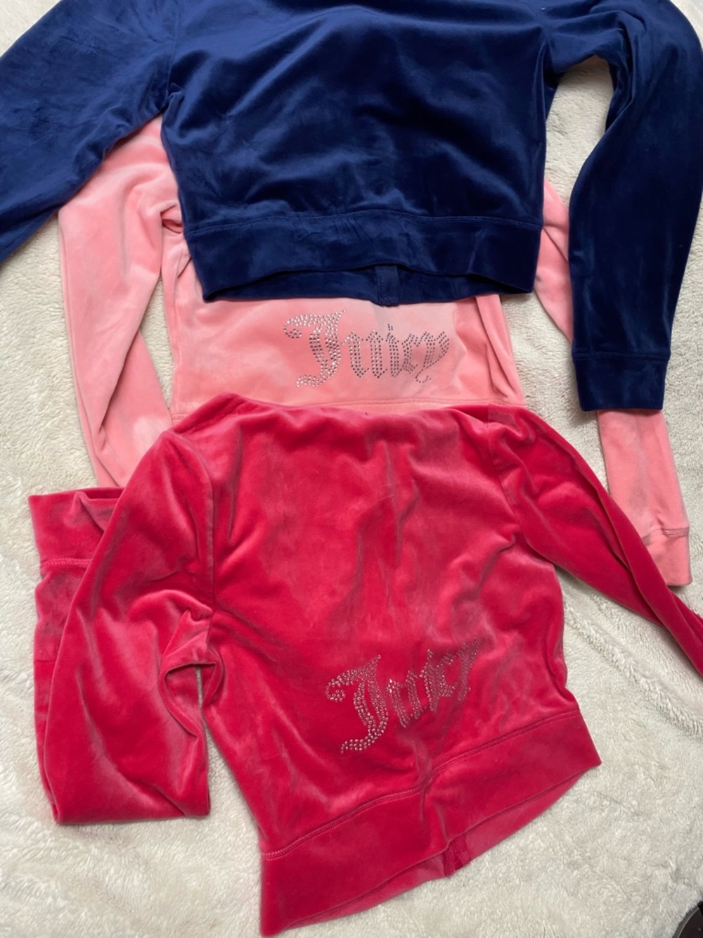 BUNDLE Juicy Couture Velvet Hoodies in Navy and Light/Dark Pink + 2 FREE PANTS - Picture 3 of 5